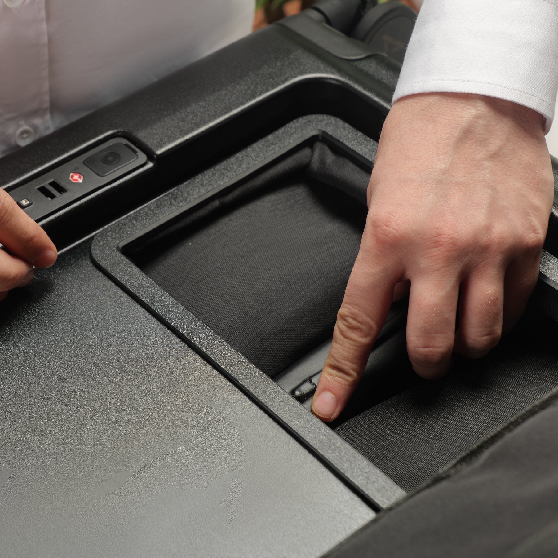 Hộp Đựng Kính Mát